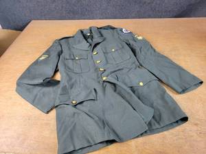 lot 1171 image: Vintage Military Uniform - Size 37R
