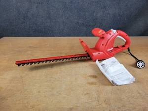 lot 1353 image: Homelite 17 Hedge Trimmer - Model UT44110E - Appears New - 120Vac