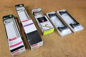lot 1385 image: Lot of DELTA Towel Bars and Toilet Paper Holders