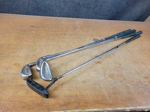 lot 1390 image: Northwestern Golf Clubs - Mens Right Hand 7, 8, 9 Irons and Slotline Classic Putter - NO SHIPPING