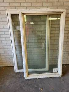 lot 1424 image: (2) Windows, Each is 53.5 x 31.5 - NO SHIPPING