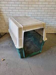 lot 1425 image: Large Pet Taxi - Overall about 36 x 28 x 27 - NO SHIPPING