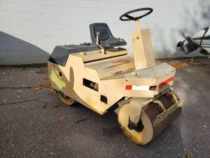 lot 1002 image: Beuthling 1.5 Ton Static Compactor -  Model B100
