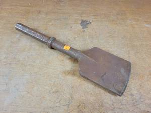 lot 1430 image: AJAX Jack Hammer Chisel Bit - 1-18 Shank - 5 Wide Spade