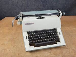 lot 1444 image: Vintage German OPTIMA Typewriter - NO SHIPPING