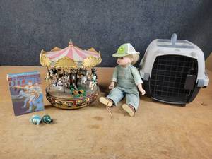 lot 1445 image: 19 Pet Taxi (up to 10lbs) and Dcor - NO SHIPPING