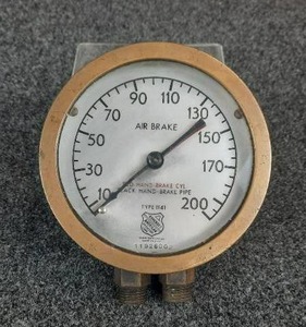 lot 1147 image: Ashcroft American Bridgeport Connecticut Vintage Brass Air Brake Pressure Gauge (Type 1141)