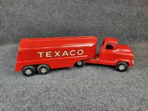 lot 1116 image: Vintage Buddy L Texaco Fuel Tanker Truck - Measures 24 L x 5-12 W x 6-34 H