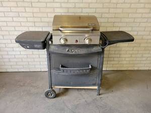 lot 1032 image: Sportsman Series 2-Burner Propane Gas Grill - NO SHIPPING