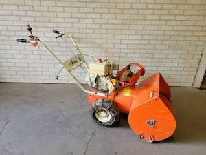 lot 1036 image: Vintage Ariens Sno-Thro Snowblower - 6HP Tecumseh engine (Pulls Over), Dual Stage 24 Width - NO SHIPPING