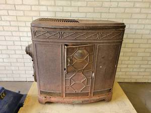 lot 1039 image: Vintage Duo-Therm Oil Burning Furnace - Model 955-9 - NO SHIPPING
