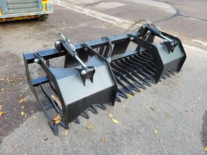 lot 1011 image: NEW Skidloader Hydraulic Grapple  Rock Bucket - 83 Wide - NO SHIPPING