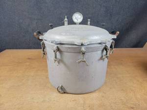 lot 1203 image: Vintage Wards 25 Quart Pressure Cooker  Canner