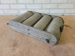 lot 1226 image: Vintage 4-Loaf Round Tank Loaf Pan - Glazed - Overall about 17 x 11 x 4 - From Veiths Bakery in St. Peter, MN