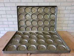 lot 1229 image: (5) Vintage EKCO #524 Commercial Hamburger Bun Trays - Glazed - 28.5 x 19.5 - 4 Diameter Buns - From Veiths Bakery in St. Peter, MN - NO SHIPPING