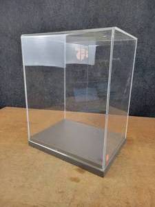 lot 1269 image: Display Case - Overall 21.5 Tall x 16.5 x 12.5 - NO SHIPPING