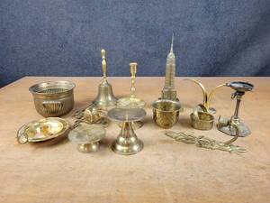lot 1286 image: Large Lot of Brass Dcor