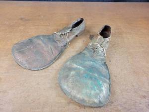 lot 1295 image: Vintage Clown Shoes - These are the Real Deal Overall about 18 x 10