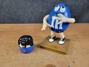 lot 1301 image: M&Ms Dispenser and Superman Snack Cup