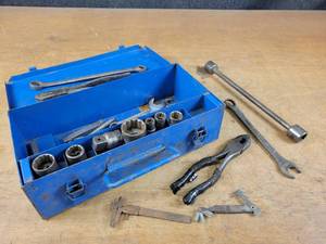 lot 1306 image: Metal Toolbox w Vintage Hand Tools - PROTO, OTC and More - Box is about 14 x 7 x 4