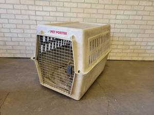 lot 1344 image: Large Pet Porter Kennel - 36 L x 24 W x 27 H - NO SHIPPING