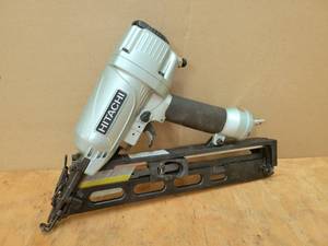 lot 43 image: Hitachi Model NT65MA4 Pneumatic 2-12 Finish Nailer