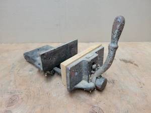 lot 76 image: Vintage 7 Woodworking Vise
