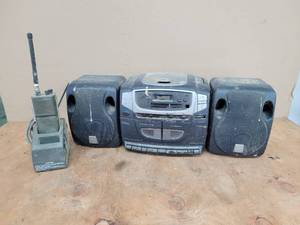 lot 87 image: Shop Radio (tested and radio Works) and Maxon CB radio - NO SHIPPING