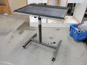 lot 99 image: Rolling Shop Table - 200LB Capacity - 29 x 21 x 33 Tall - NO SHIPPING