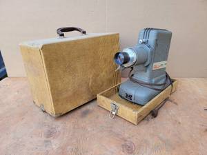 lot 192 image: Vintage TDC Vivid Slide Projector