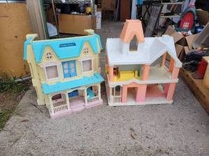 lot 208 image: (2) Vintage Plastic Dollhouses - NO SHIPPING