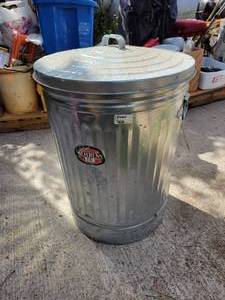 lot 215 image: Galvanized 30 Gallon Trash Can w Lid - NO SHIPPING