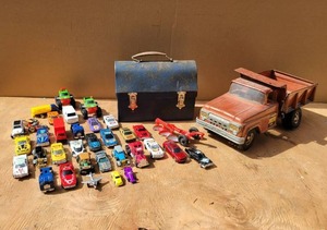 lot 221 image: TONKA Dump Truck, Toy Cars, Lunchbox and Gene Autry Thermos (Glass is broken inside)