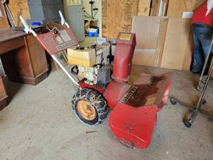 lot 7 image: Snapper 26 8HP Snowblower - NO SHIPPING