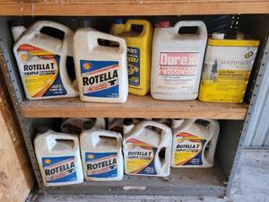 lot 260 image: Lot of 1 Gallon Jugs of Motor Oil - 15w-40, 10w30 - 5 of the Jugs seem full, 2 Gallons of Coolant and more on 2 Shelves - NO SHIPPING