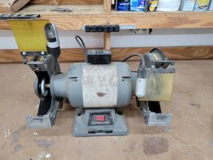 lot 91 image: 8 Bench Grinder - Tested and Works - NO SHIPPING