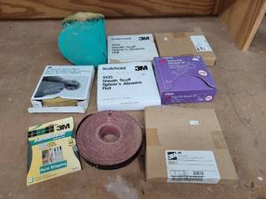 lot 305 image: Lot of Assorted Sandpaper