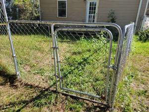 lot 341 image: Lot of (9) Chain Link Fence Panels - NO SHIPPING
