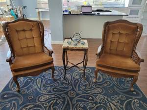 lot 342 image: Pair of Vintage D R Kincaid Chairs - Great Condition Measures about 29 x 28 x 40 - NO SHIPPING