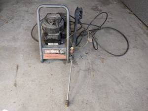 lot 230 image: Craftsman 2150 PSI Pressure Washer - 4HP Gas Engine - Motor Pulls Over Good - NO SHIPPING