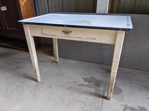 lot 252 image: Vintage Enamel Top Table w Drawer - Overall about 41 x 25 x 30 Tall - NO SHIPPING