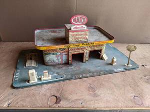 lot 254 image: Vintage MARX Sky View Parking Play Center - NO SHIPPING