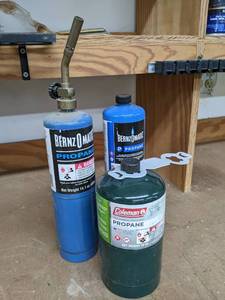 lot 321 image: Propane Torch and Cans of Propane - NO SHIPPING