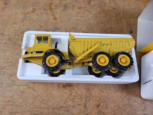 lot 1646 image: Caterpillar D400 Articulated Dump Truck Diecast Model - 150 Scale - Conrad Model 2862