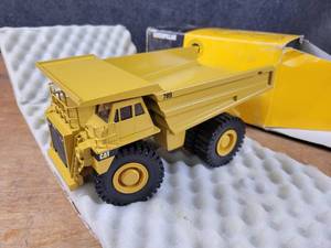 lot 1648 image: Caterpillar 789 Off-Highway Truck Diecast Model - 150 Scale - Conrad Model 2725