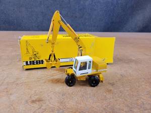 lot 1653 image: Liebherr A912 Wheeled Excavator Diecast Model - 150 Scale - Conrad Model 2830