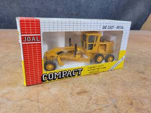 lot 1659 image: Caterpillar 12G Road Grader Diecast Model - 150 Scale - JAOL Model 217