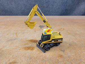 lot 1660 image: Caterpillar M318 Wheel Excavator Diecast Model - 150 Scale - NZG Model 405