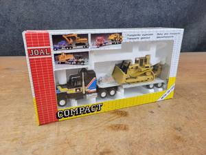 lot 1665 image: Semi-Tractor and Flatbed with Caterpillar D10N Bulldozer - 170 Scale - JOAL Model 321