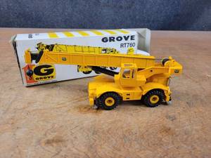 lot 1667 image: Grove RT75S Mobile Construction Crane Diecast Model - 155 Scale - NZG Model 149